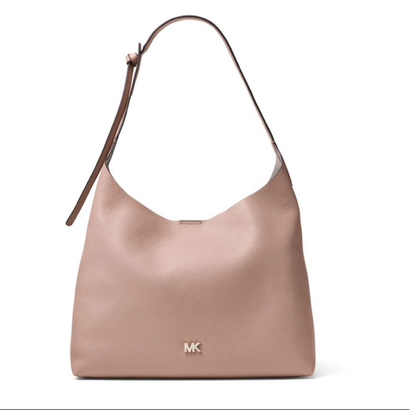 Michael Kors Handbags - 🎉FLASH SALE 🎊Michael Kors Junie Shoulder Bag